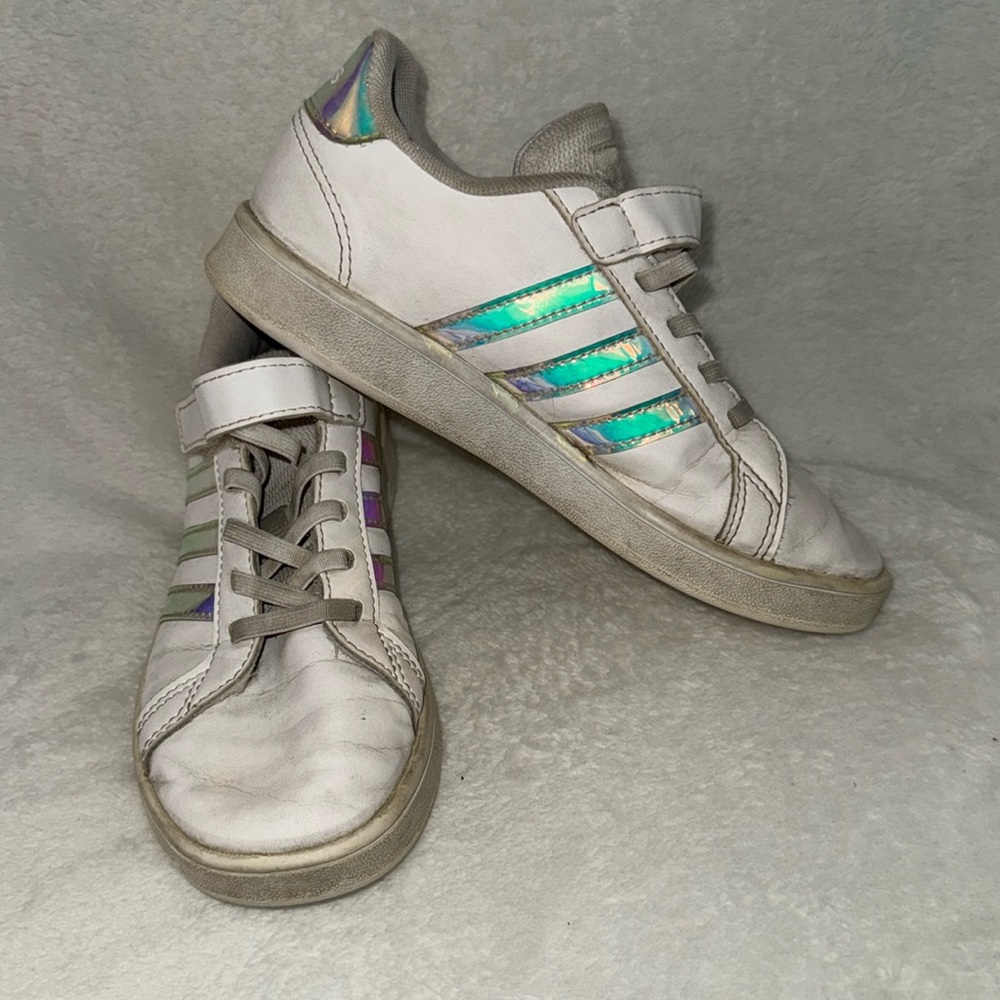 ADIDAS girl’s low top sneaker